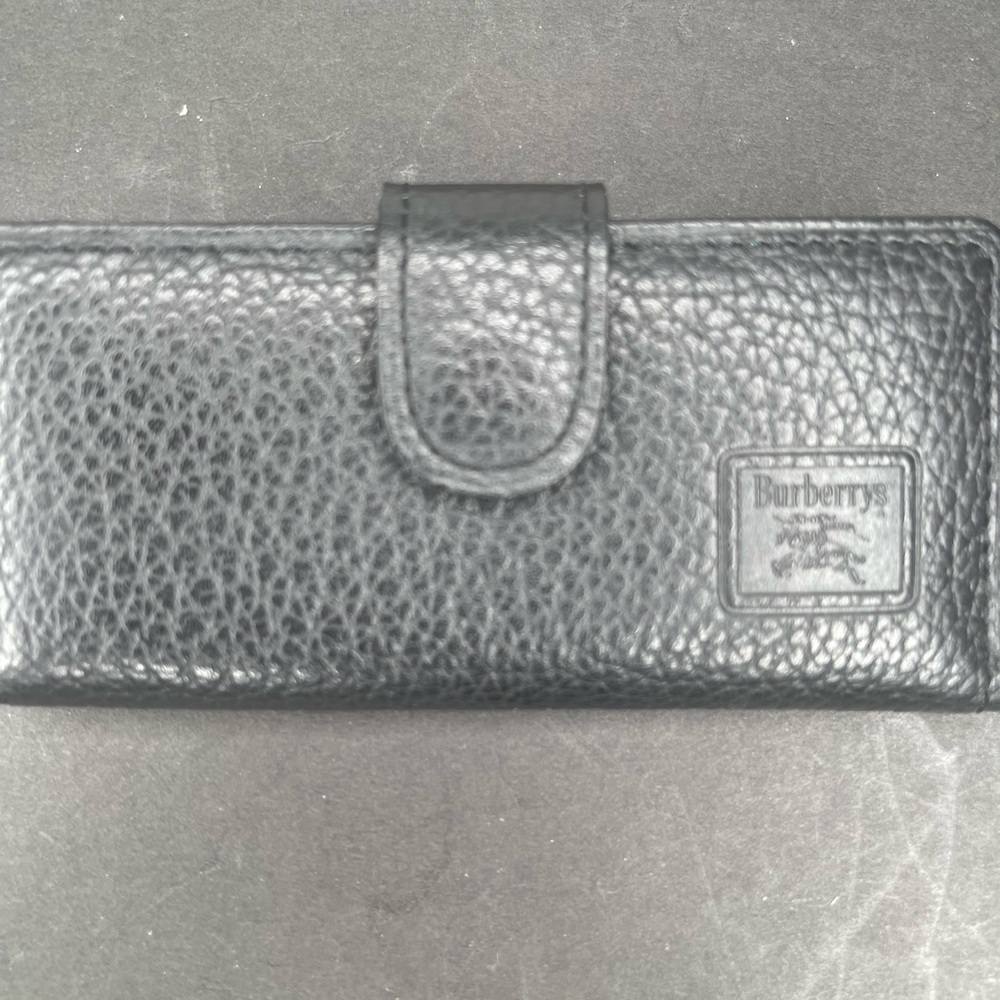 Burberrys Black Leather Key Holder